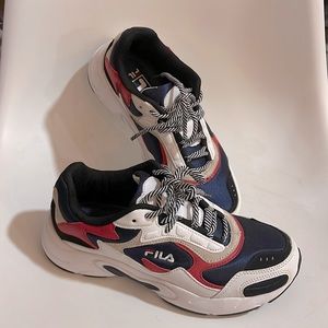FILA SNEAKERS • size 7.5 US